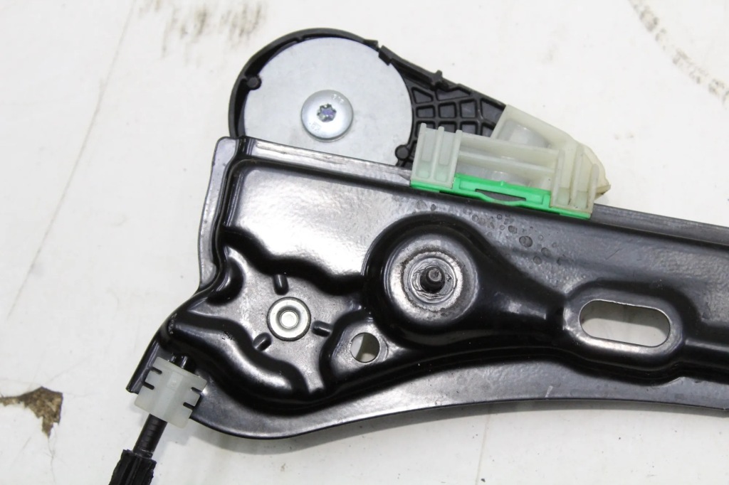 Подъемник стекло левых передних дверь bmw 5a01d23 1.5l бензиновый 103kw 2024 Недорого