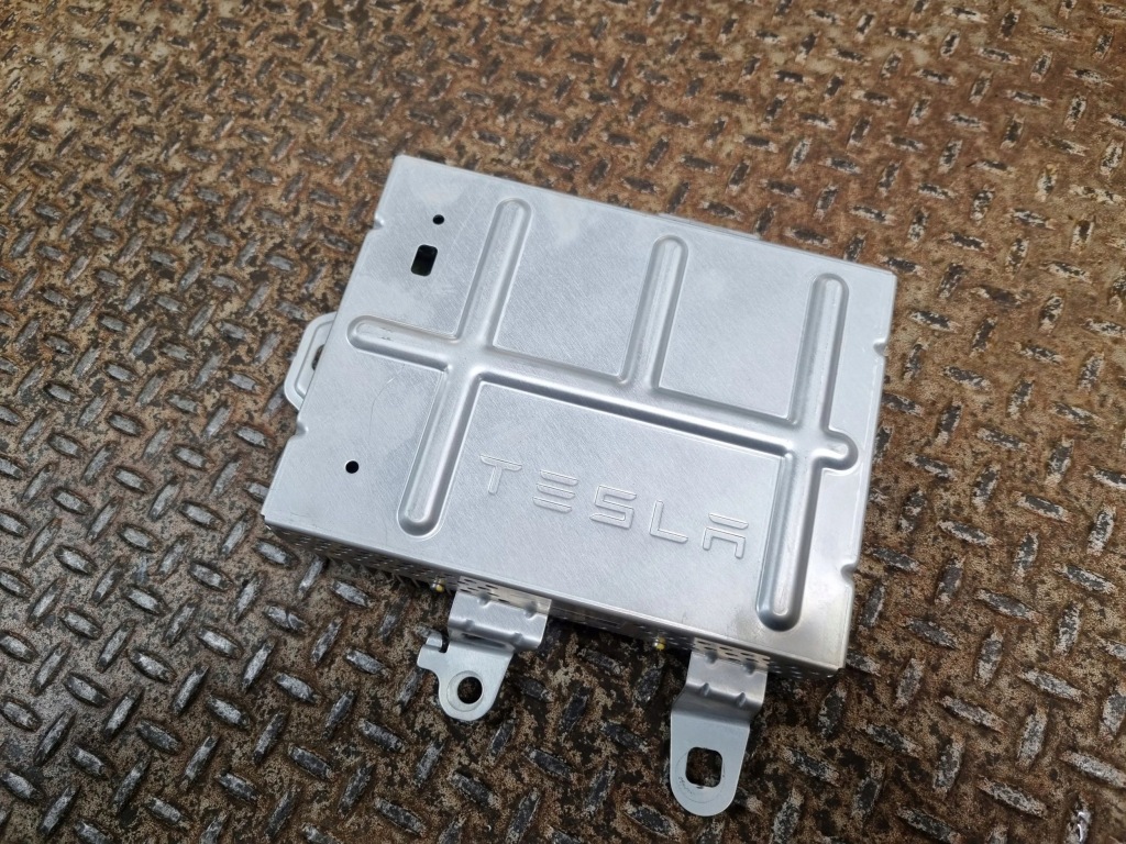 Купити 2023 tesla model y підсилювач 150715201b