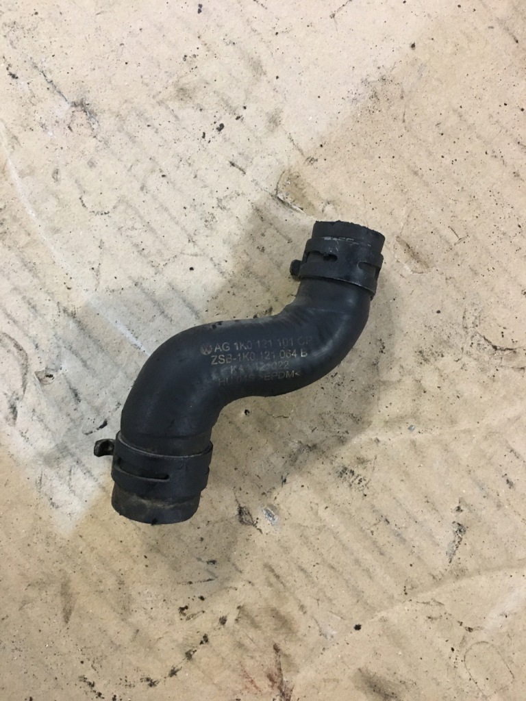 Купить Пабтрубок  воды 1.6 tdi cayc octavia 2 2 1k0121101cp