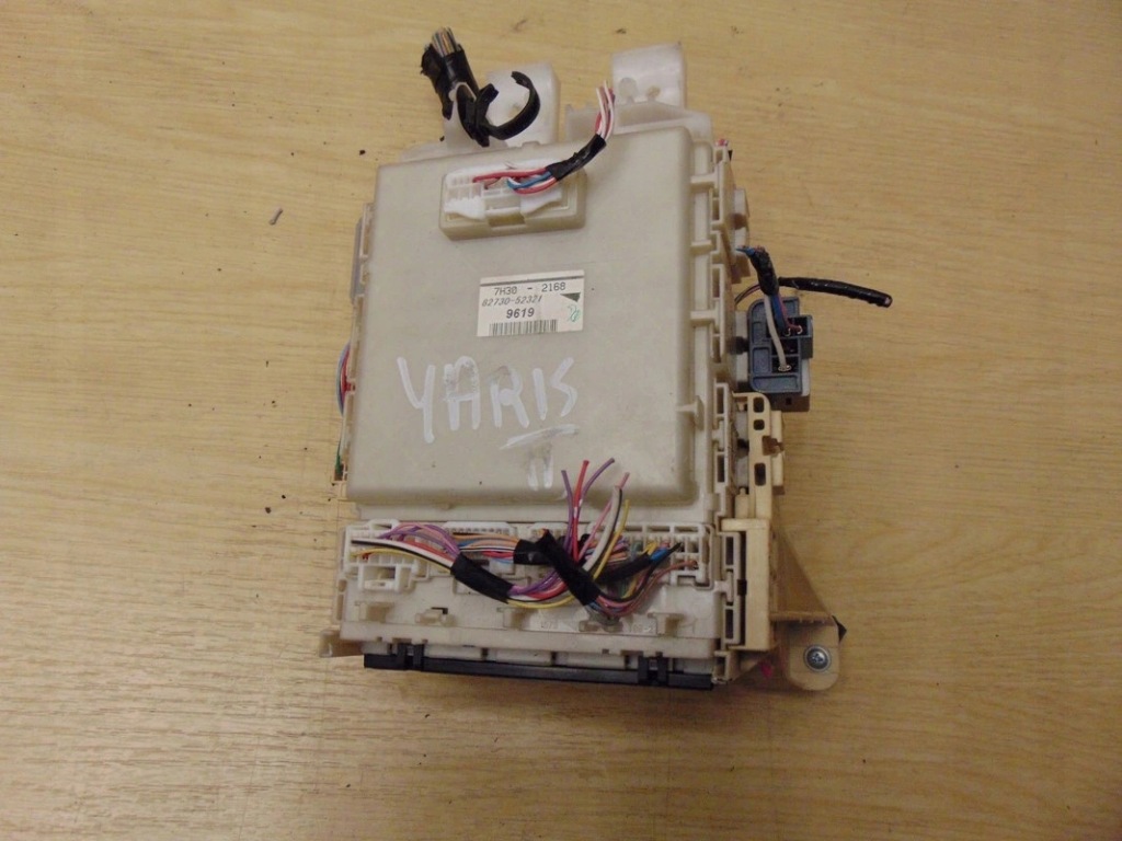 фото №1, Коробка предохранителей toyota yaris ii 82730-52321