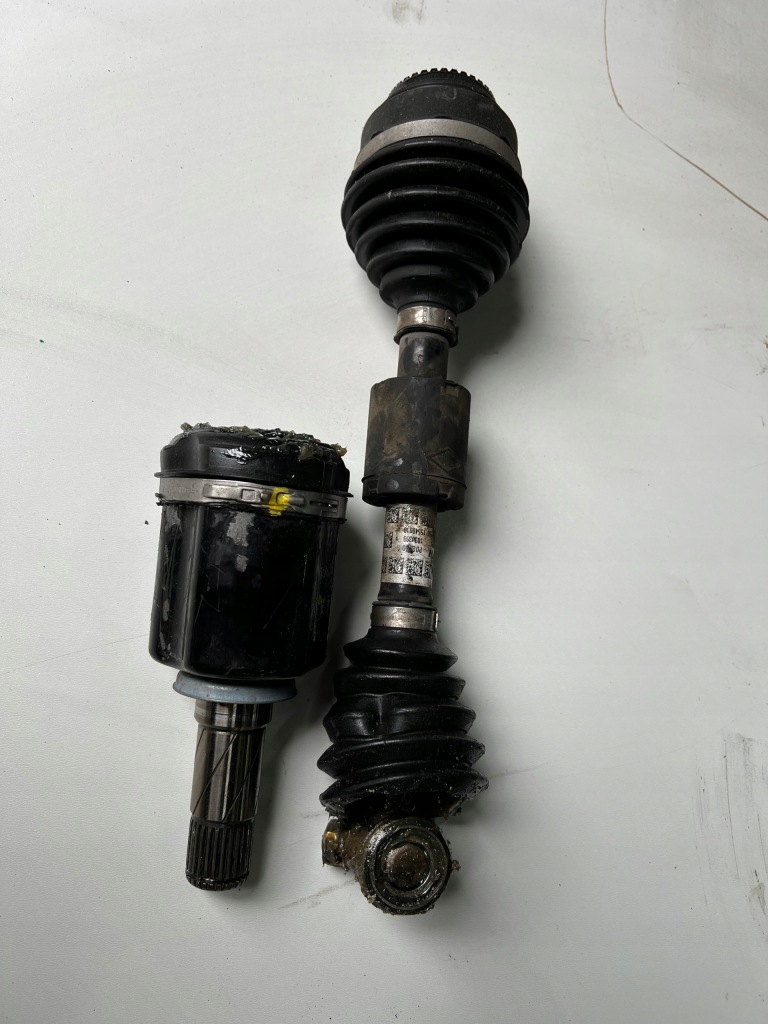 Купить Bmw 2 u06 x1 u11 приводной вал правый  5a44ab4