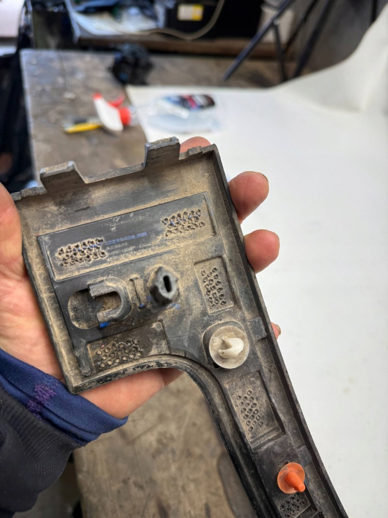 фото №10, Polestar ii 2 32216406 2020 молдинг права крила перед передня