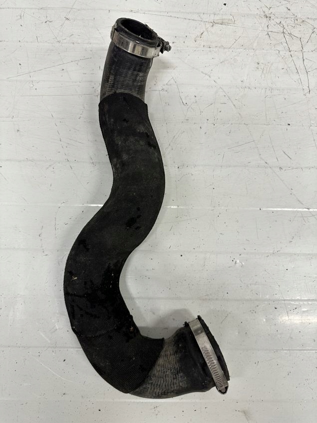 фото №1, Audi a5 8t a4 b8 2.0 tfsi труба шланг воздуха 8k0145738m