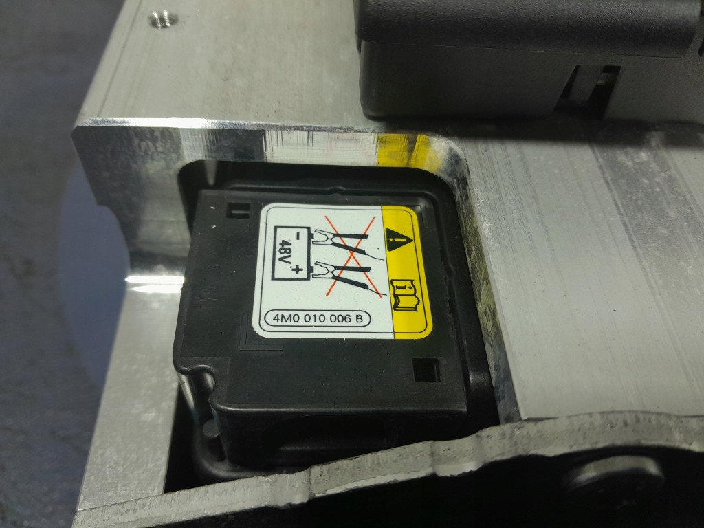 фото №6, Audi a8 d5 3.0 tdi 286 km mhev аккумулятор аккумулятор 48v 4n0915441e