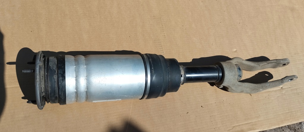 фото №3, Амортизатор левый перед range rover velar l560 j8a2-18045-bb