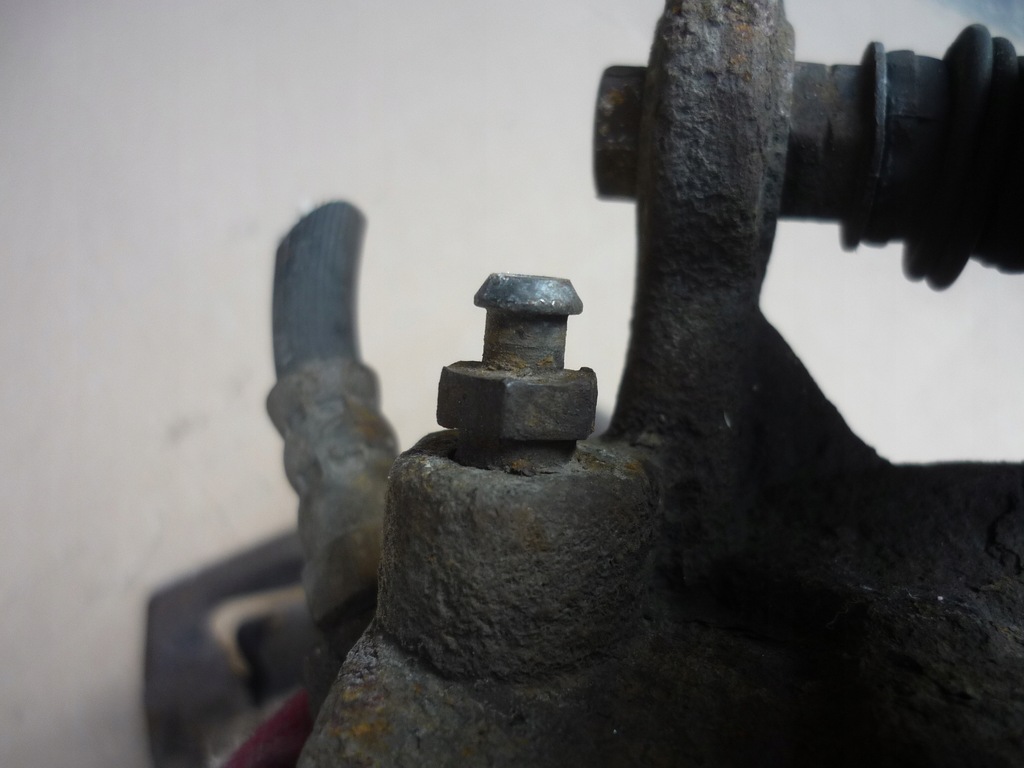 фото №11, Супорти + скоба перед bmw 1 e87 e81 284mm 54/22 перевірений справні