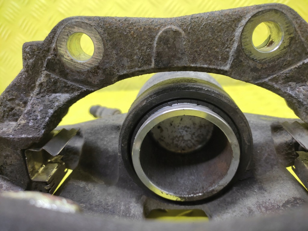 фото №5, Peugeot 207 1.4 суппорт тормозной левый перед