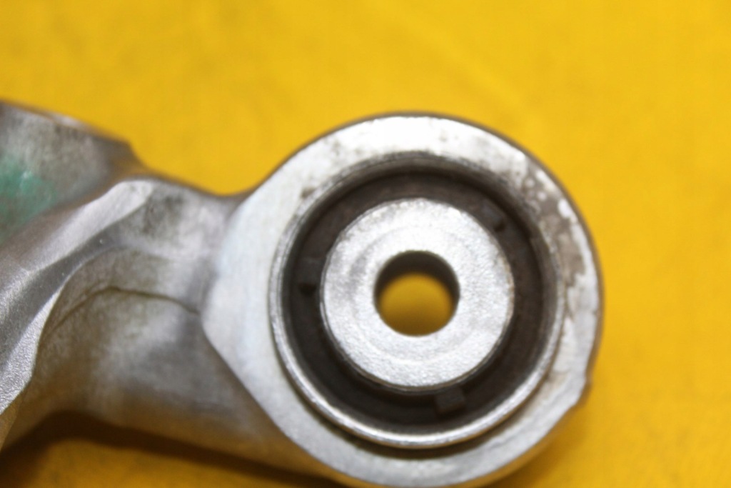 Поворотный кулак левый задний  задняя mercedes w246 b-klasa 2460306 Киев