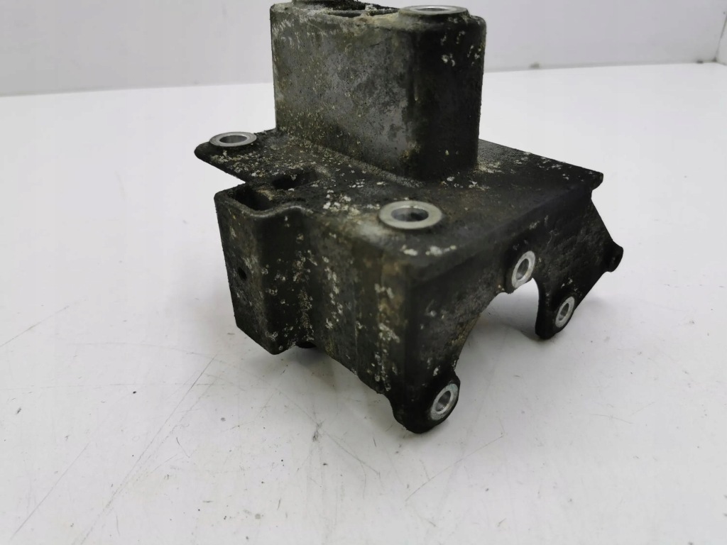 Bentley flying spur 2005 кронштейн насоса усилителя 07d145879l в Украине