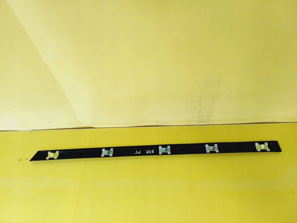 Молдинг двері правий задній bmw e39 8184480 nr483 Зі Шроту