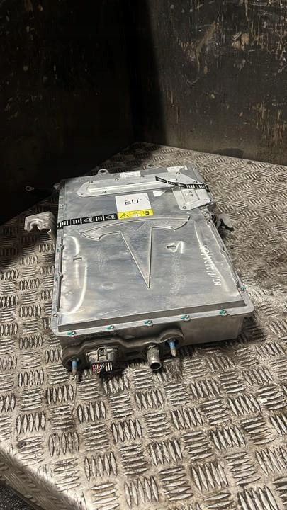 Інвертор з перетворювач tesla model x 2016 105513901b в Україні