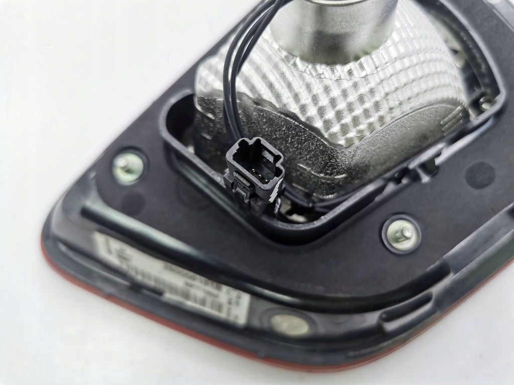 фото №7, Renault kadjar 2016 левая сторона лампы задний крышки багажника