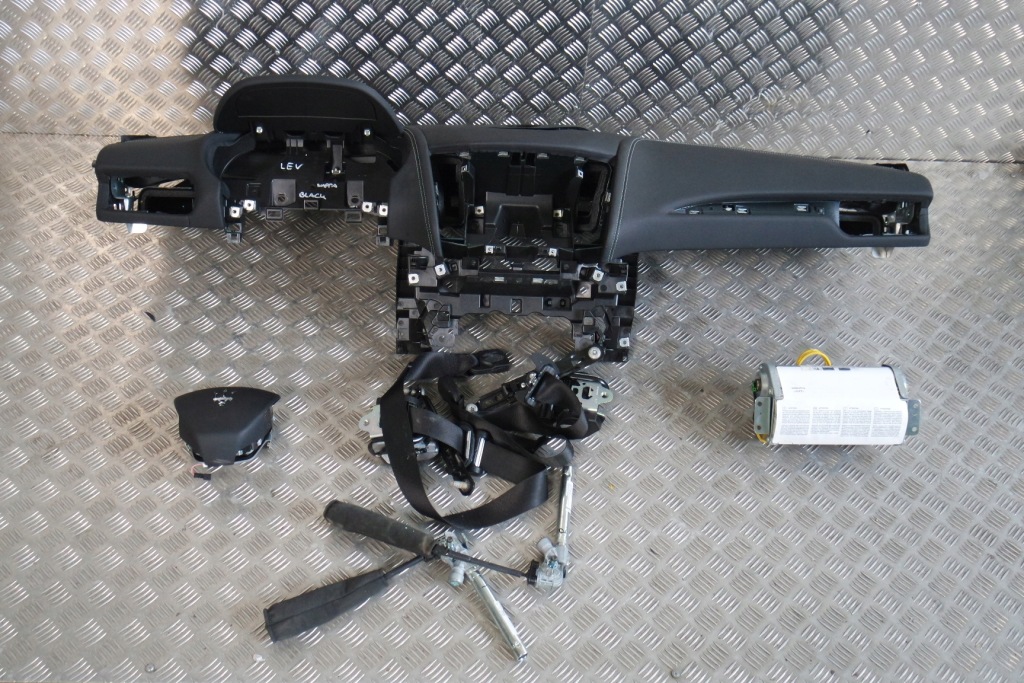 фото №1, Консоль приборная панель кожа nappa maserati levante