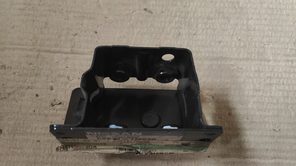 фото №7, Nissan almera n16, левый передний бампер, кронштейн 62211-7m030