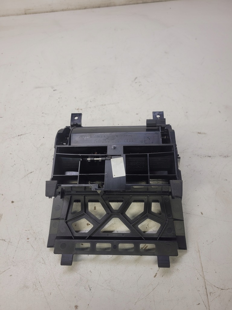 фото №6, Попільничка перед audi a3 8p lift 8p0857951 5