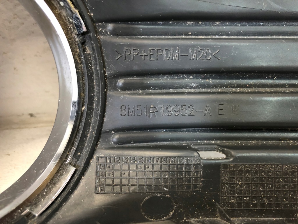 Ford focus mk2 решётка левая бампера рестайлинг  08-12 с Разборки