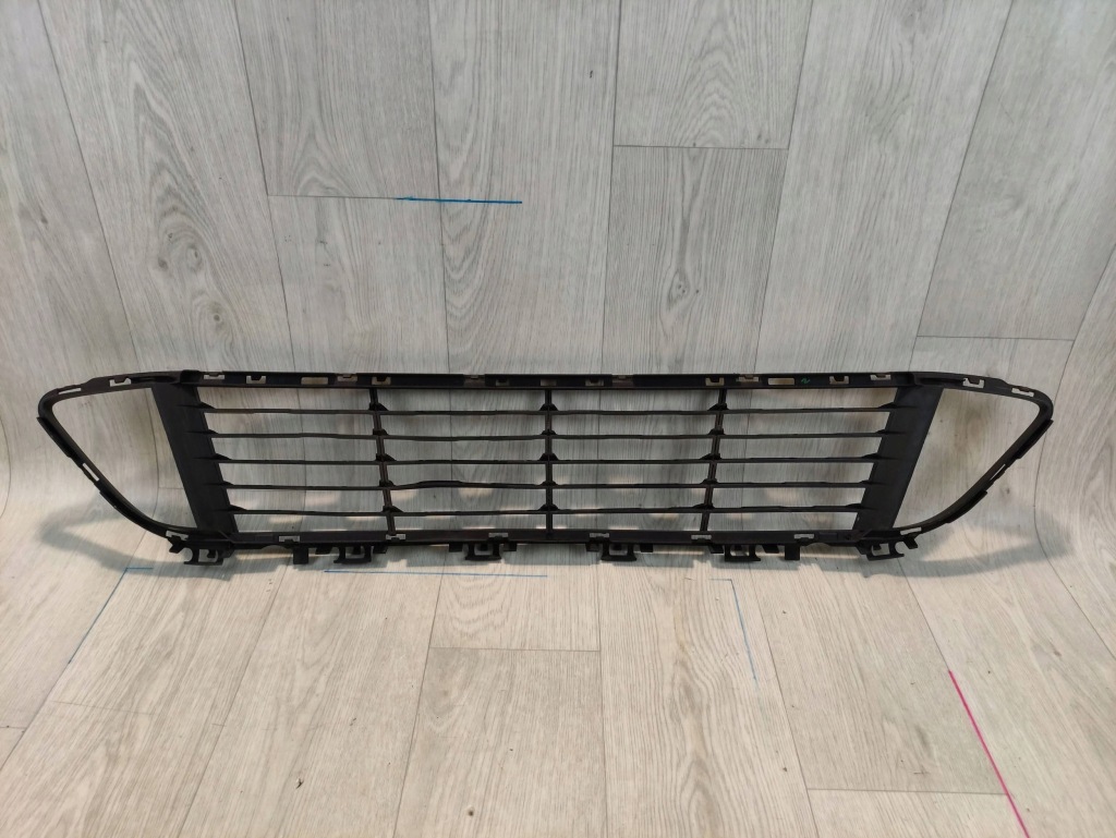 Bmw x1 f48 решётка средняя бампера перед 7354773 Доставка