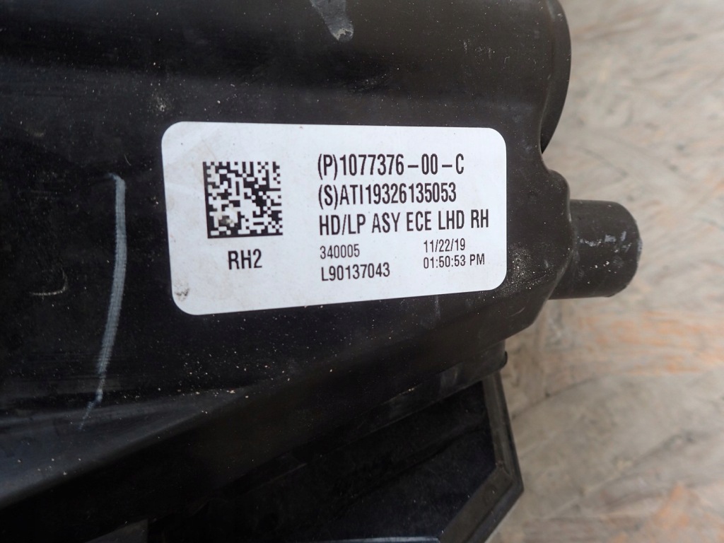 Фара правий праві full led tesla model 3 2017- в Україні