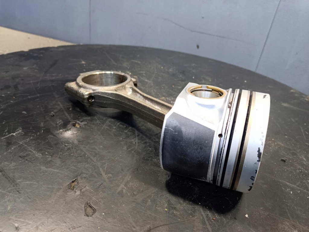 Купити Audi a4 b8 2.0 tdi поршень cglc 038j