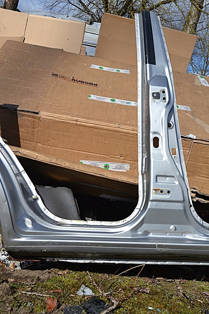 фото №8, Pajero pinin 5-дверь правый порог + блок двигателя средний