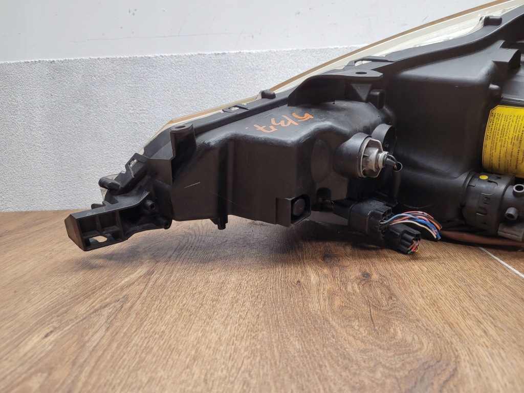 Citroen c crosser фара ксенон правая  перед передняя с Разборки