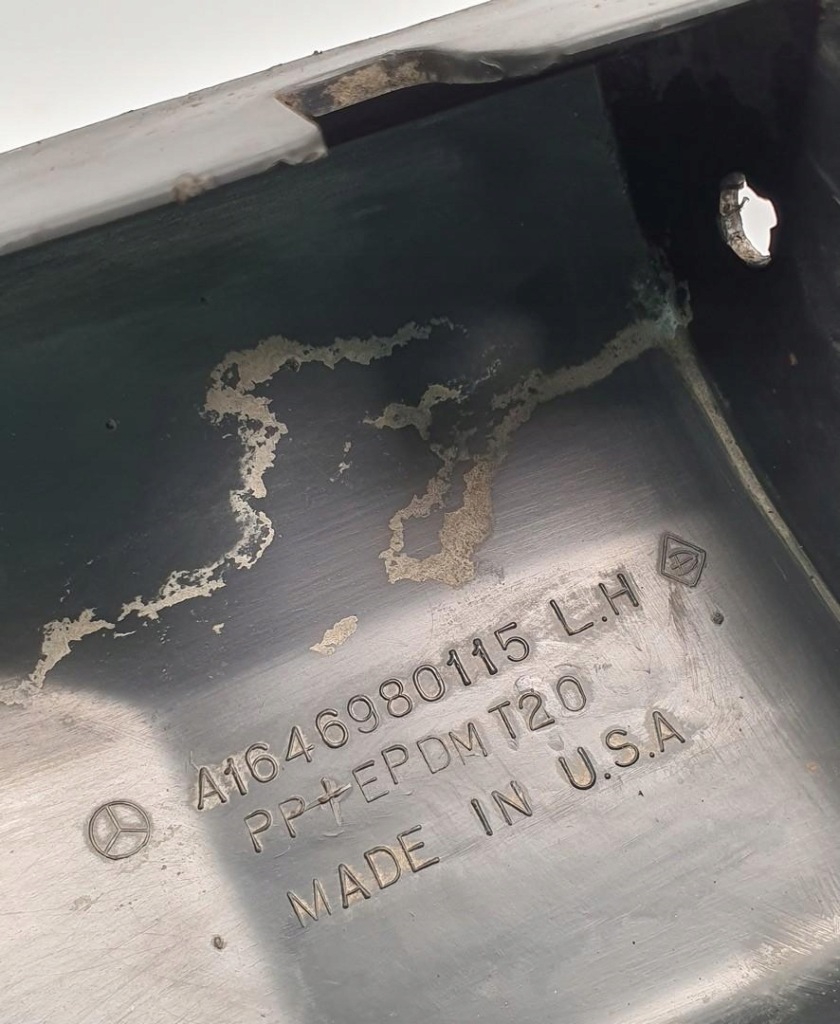 Кутик накладка поріг крила лівий перед mercedes ml w164 a1646980115 в Україні