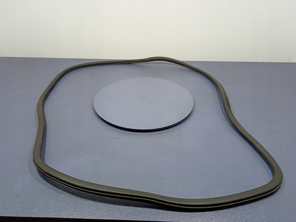 фото №1, Chrysler pacifica ii 16- прокладка двері перед 68188726ad