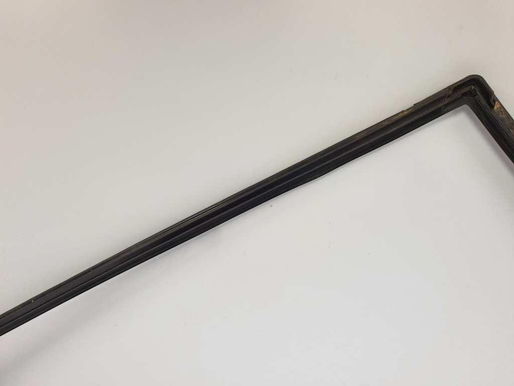 Молдинг стекло дверь правый задний  задняя mercedes w140 Киев