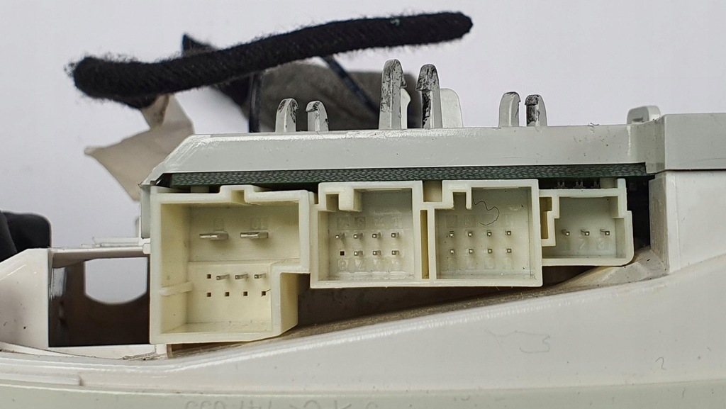 фото №4, Лампа освітлення салону mercedes w204 a2048208101