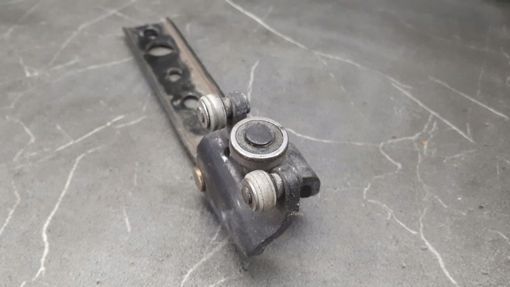 фото №6, Петля дверь раздвижных левый средний toyota hiace iv 95-01