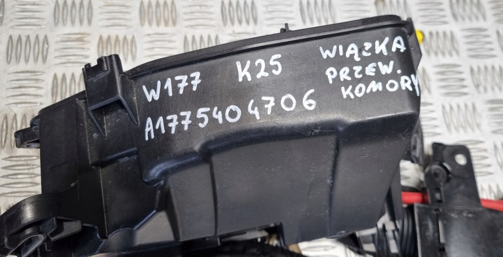 Mercedes оригінальний номер a1775404706 w177 джгут електропроводка відсік двигуна в Україні