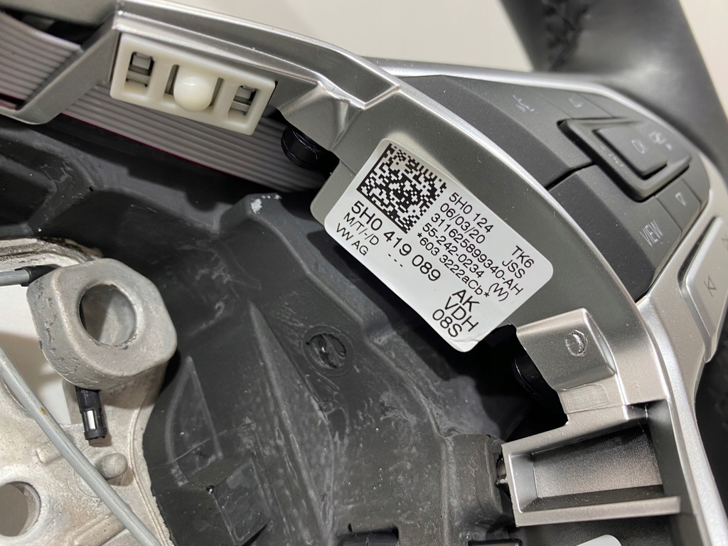 фото №16, Воздуховод кожа vw golf viii лепестки переключения multi