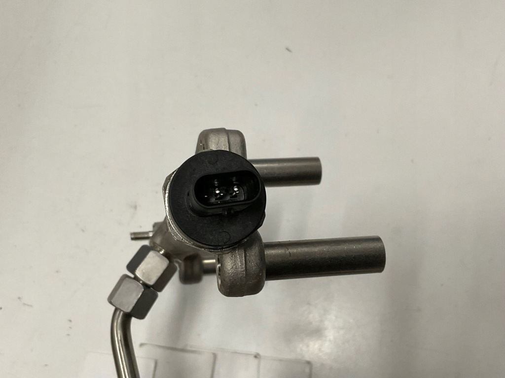 Молдинг впрыскная mini cooper f55/f56 1.5 бензин 8665631 9.011 Киев