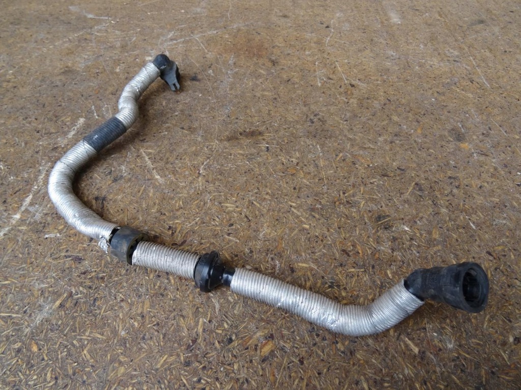 фото №1, Golf v r32 audi tt 8j 3.2 v6 шланг вакууму 8j0611931b