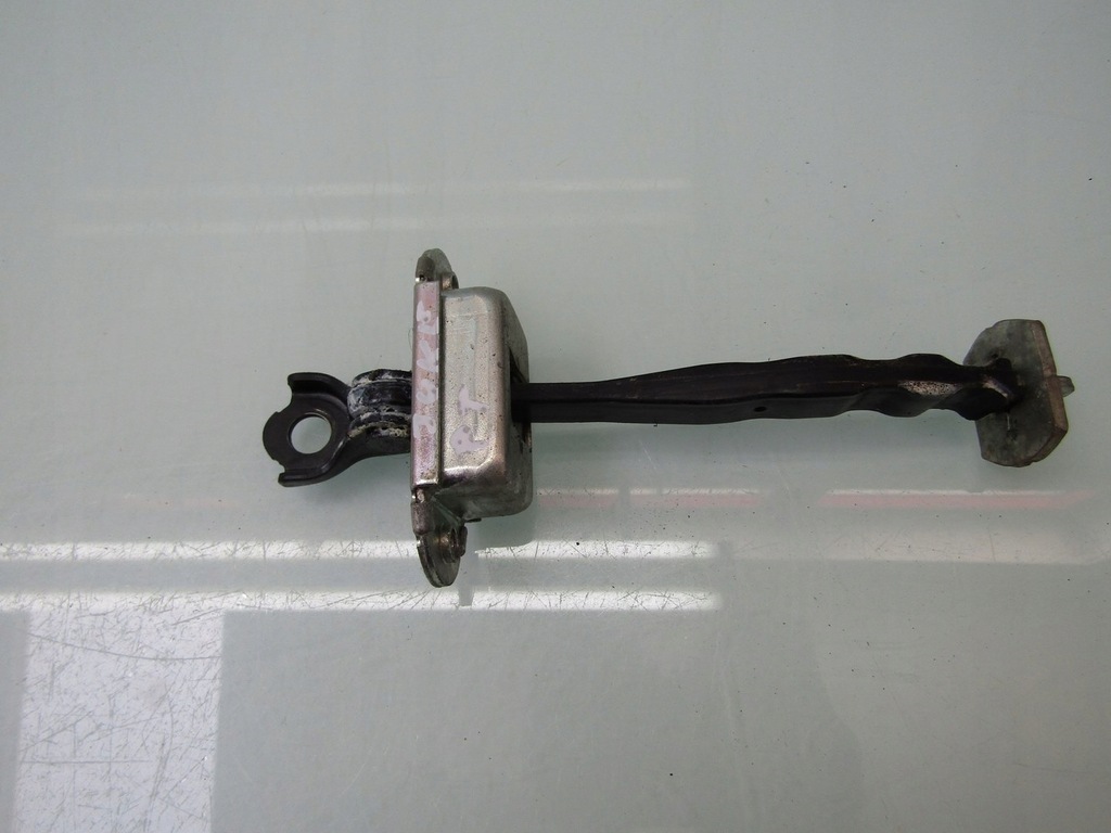 фото №1, Juke 16r ограничитель дверь правый задний задняя задний