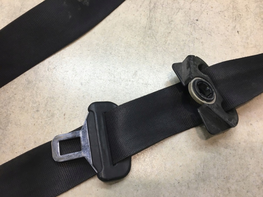 Ремінь безпеки ліве перед bmw 3 e46 7064753 в Україні