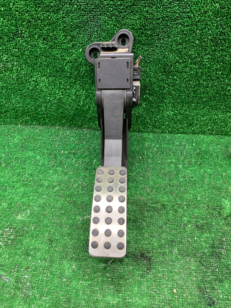 фото №1, Потенциометр газа mercedes ml w164 a1643000104