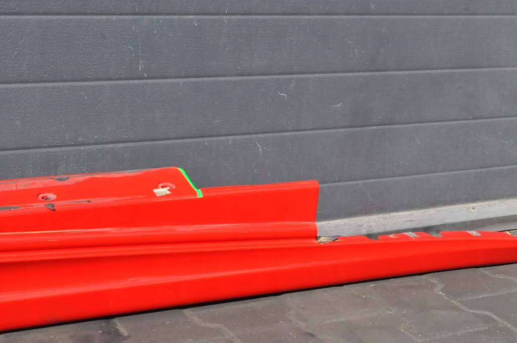 Ferrari california 4.3 накладка поріг права 69749600 Оригінал