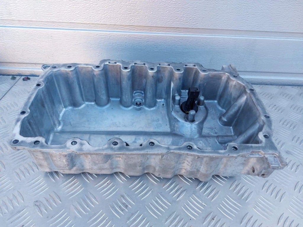 фото №1, Audi q3 83a поддон масляная dfg 2.0 tdi 04l103603