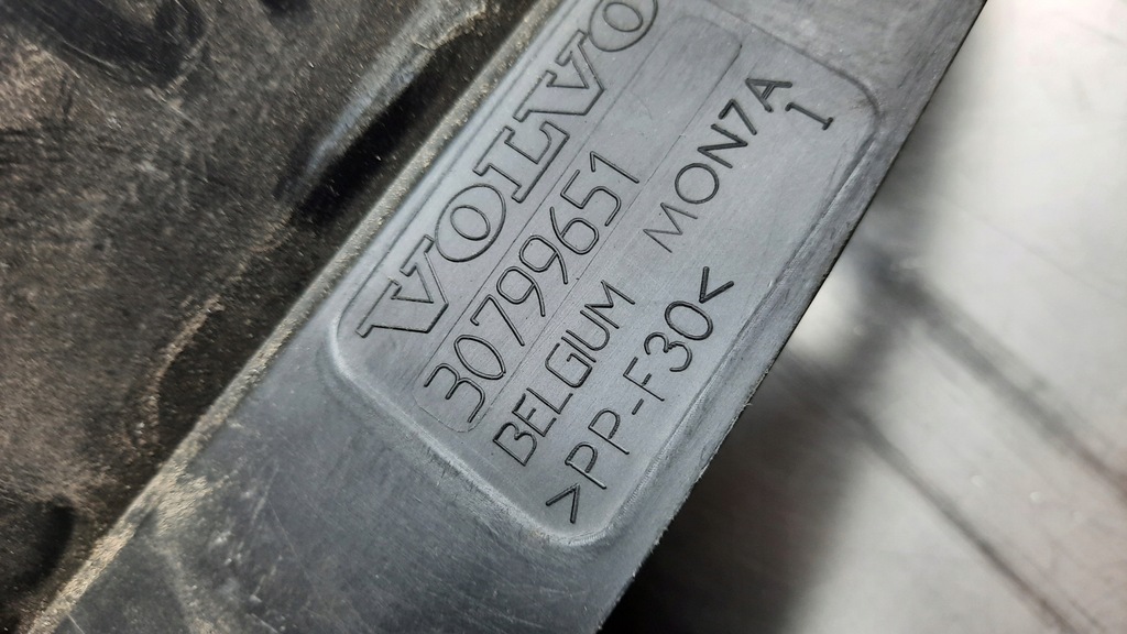 фото №13, Решітка капот 30799651 volvo xc60 08-17r