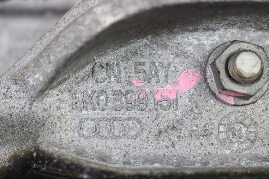 фото №8, Audi a8 s8 подушка коробки 8k0399115bs + 8k0399151cm кронштейн 8k0399115bk 8k0