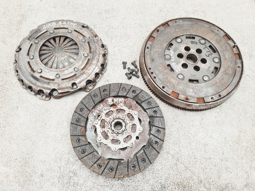 Купити Peugeot 2008 1.2 thp маховик з двома масами зчеплення