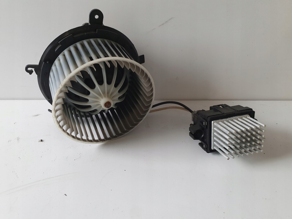 фото №1, Opel astra j воздуходувка вентилятор резистор u7253002