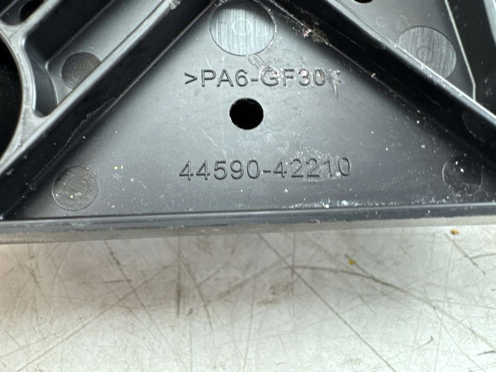 фото №9, Toyota bz4x 2024 кронштейн насоса abs