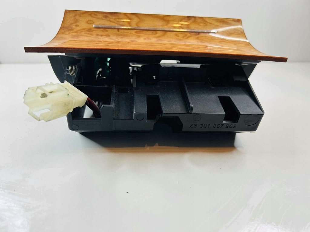 фото №8, Пепельница skoda superb i 3u4 3u1857962 1.9l дизель 96kw 2004