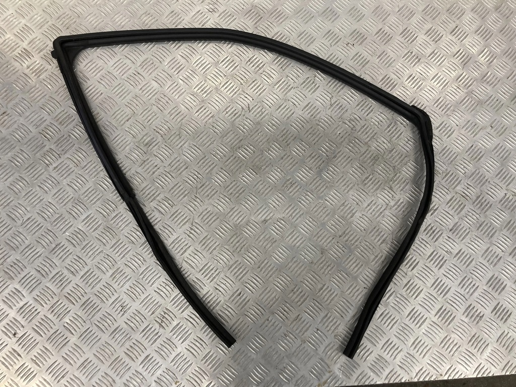 фото №1, Прокладка стекло дверь правый перед aygo x 22-