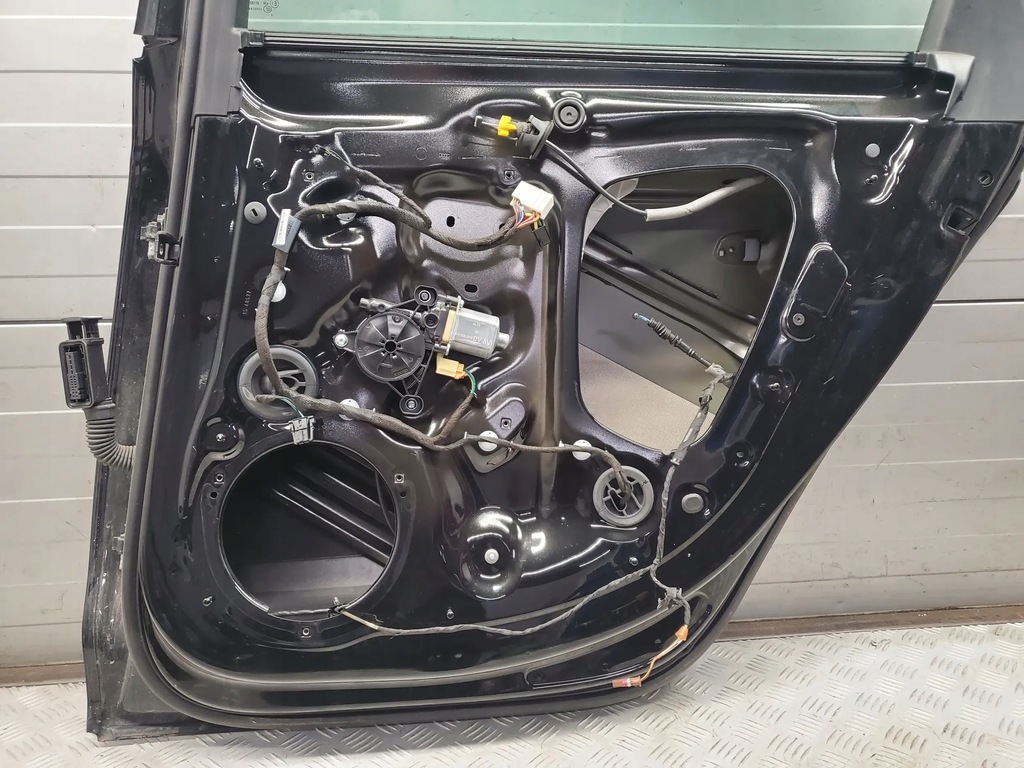 фото №9, Audi a4 s4 b9 ly9t задняя сторона правая дверь