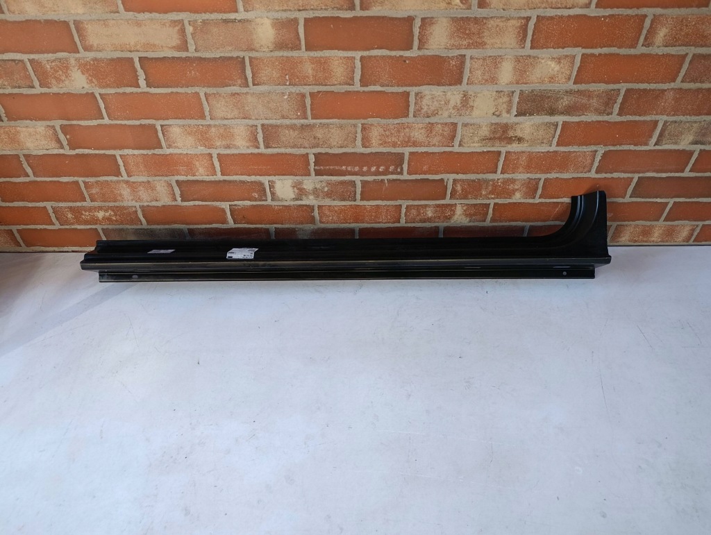 фото №1, Поріг обшивка праве двері зсувні vw crafter 2 ii 7c0 2017- 7c0810048