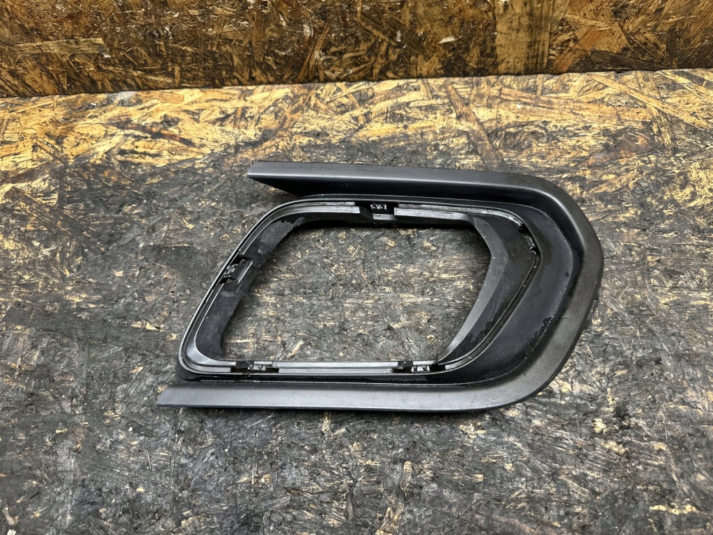 фото №1, Решётка противотуманной фары правая перед sandero ii 261a24864r