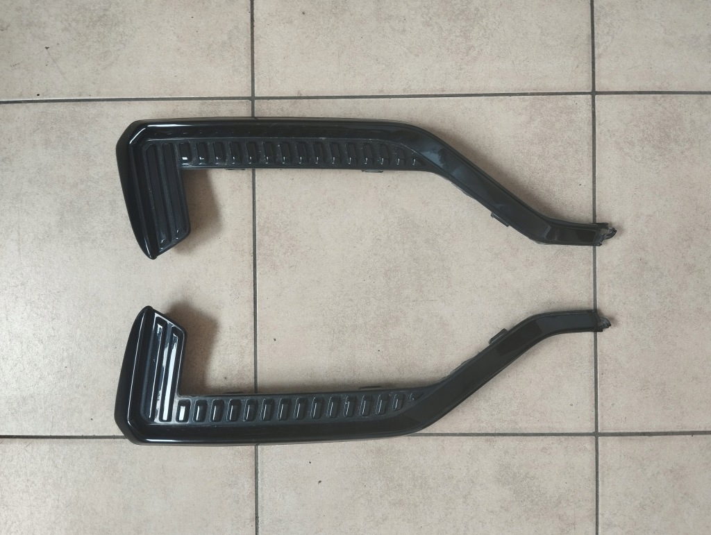 фото №1, Volvo xc60 ii 22- решітка w бампер ліва r-design 32136213